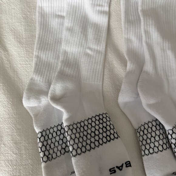 Bombas Women's Solid Calf Socks Size M (8-10.5) in White - Picture 2 of 5